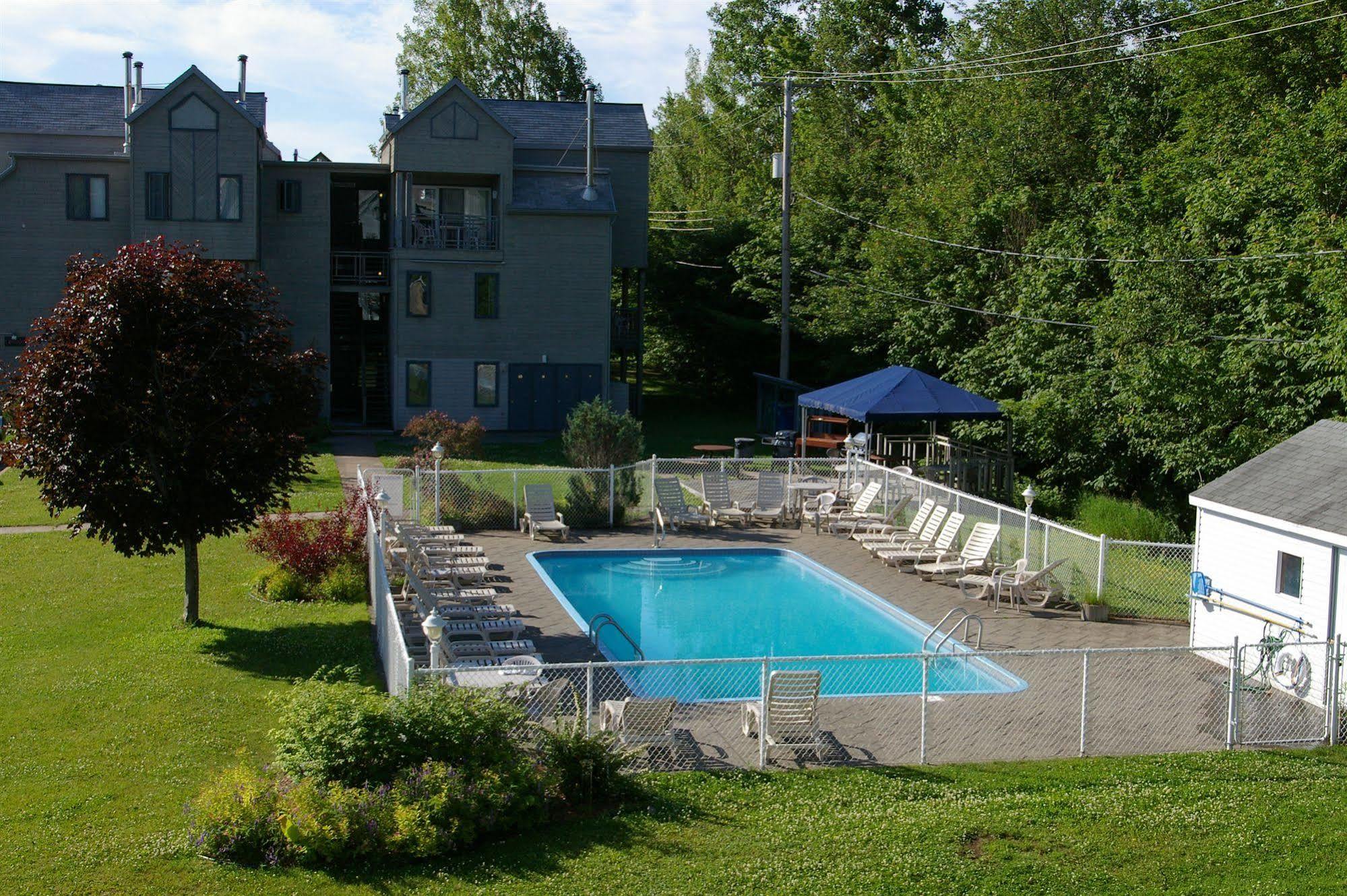 Holiday Villa Resorts At Mont Ste Anne Beaupre Exterior photo